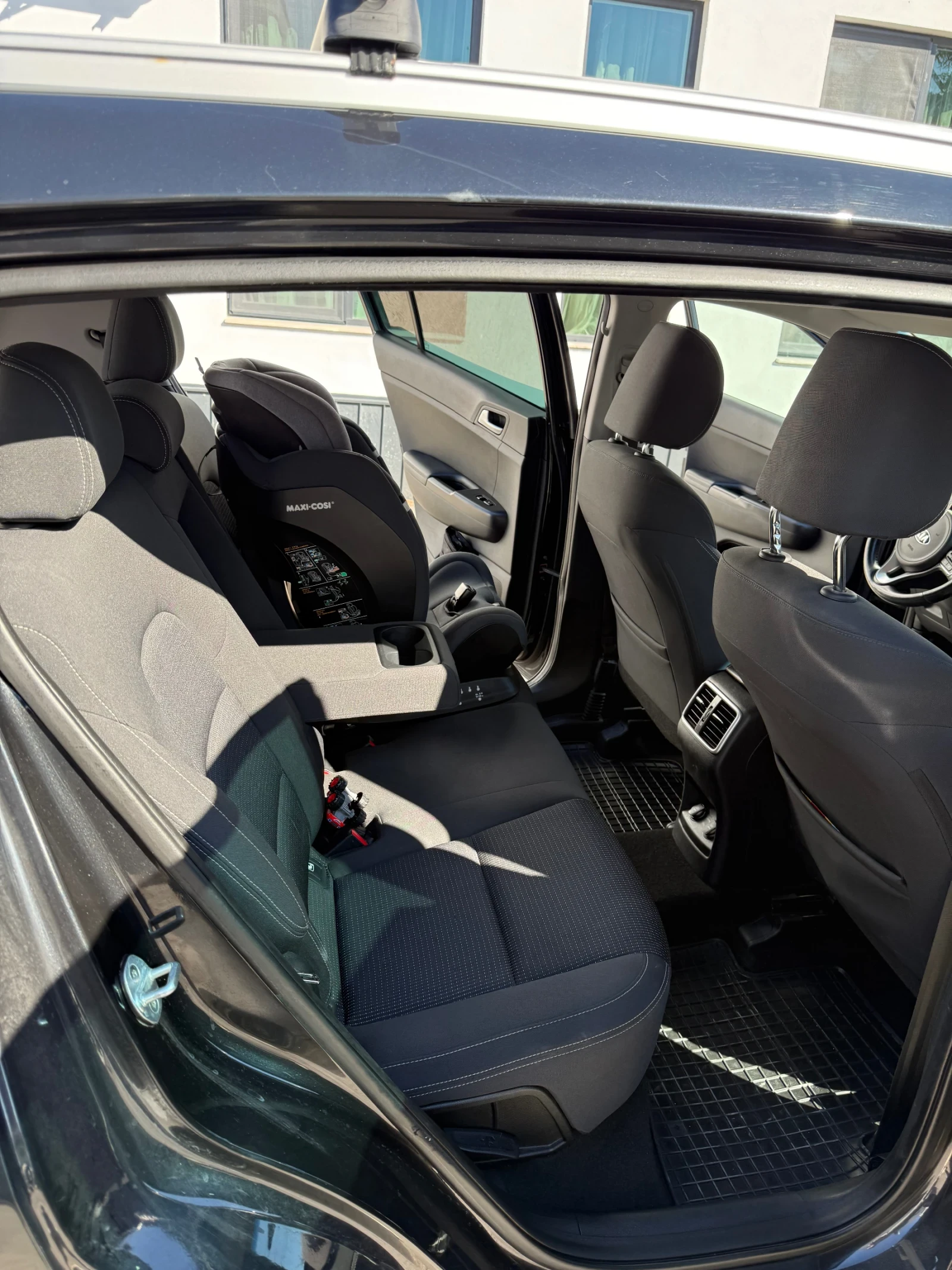 Kia Sportage 1.7crdi, снимка 8 - Автомобили и джипове - 54106401