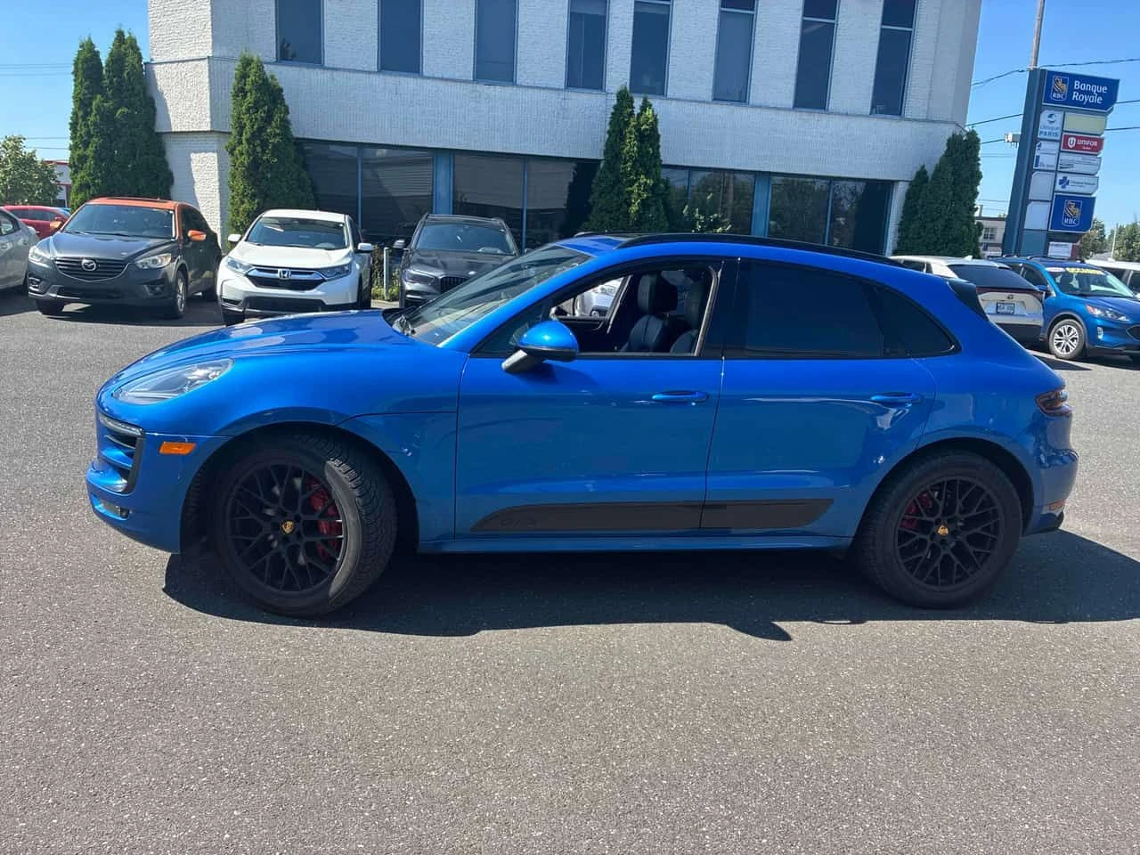 Porsche Macan * GTS * CARFAX * БЕЗ ПЪРВОНАЧАЛНА ВНОСКА, снимка 2 - Автомобили и джипове - 55602336