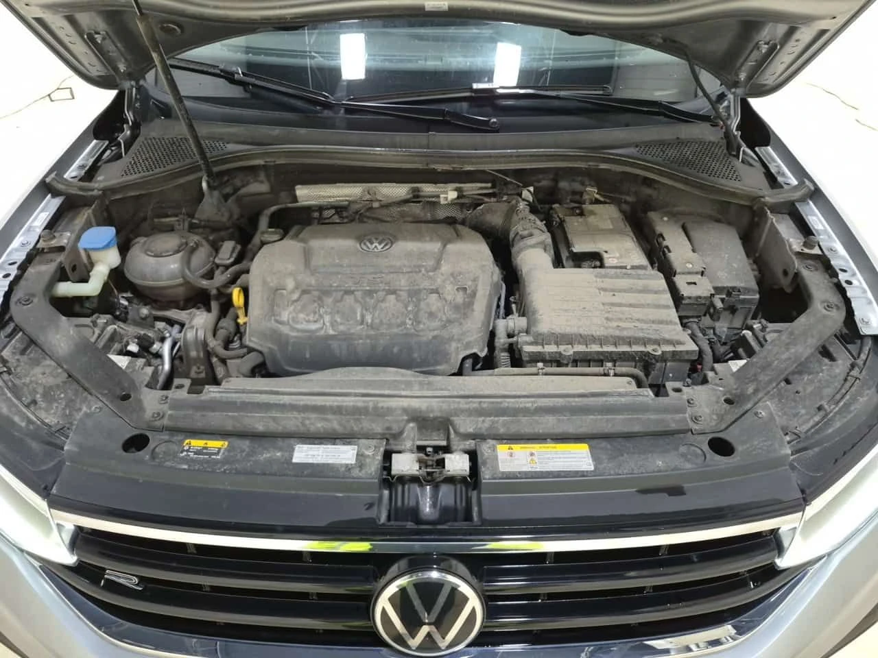 VW Tiguan  COMFORTLINE R LINE BLACK EDITION , снимка 16 - Автомобили и джипове - 55627691