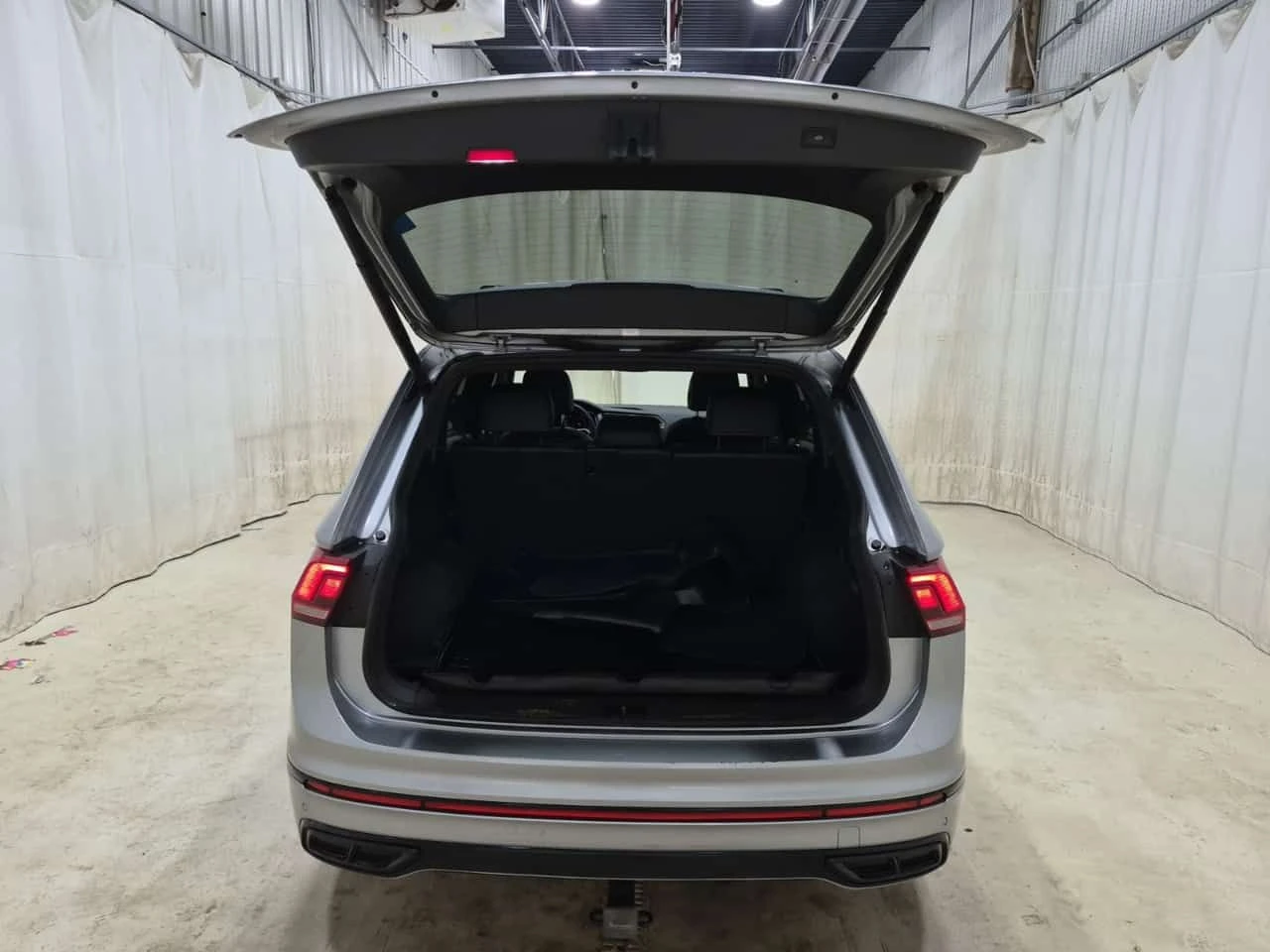 VW Tiguan  COMFORTLINE R LINE BLACK EDITION , снимка 7 - Автомобили и джипове - 55627691
