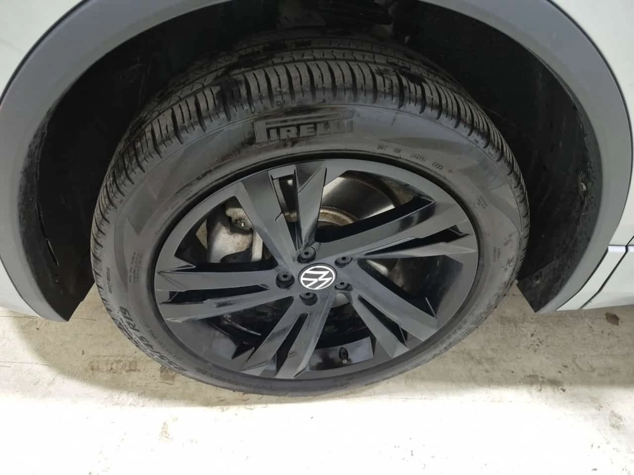 VW Tiguan  COMFORTLINE R LINE BLACK EDITION , снимка 9 - Автомобили и джипове - 55627691