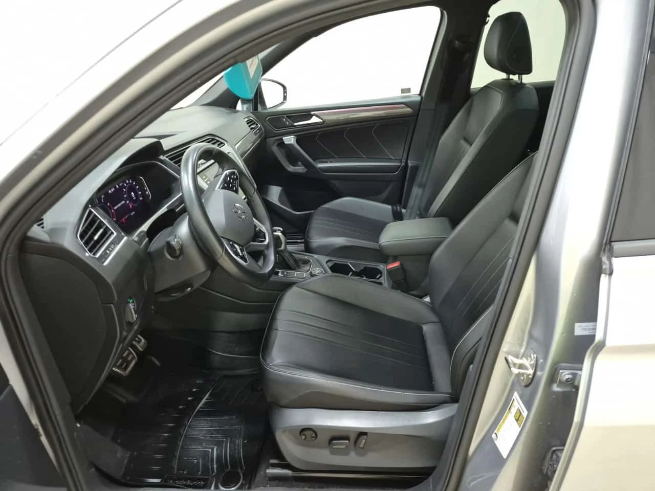 VW Tiguan  COMFORTLINE R LINE BLACK EDITION , снимка 11 - Автомобили и джипове - 55627691