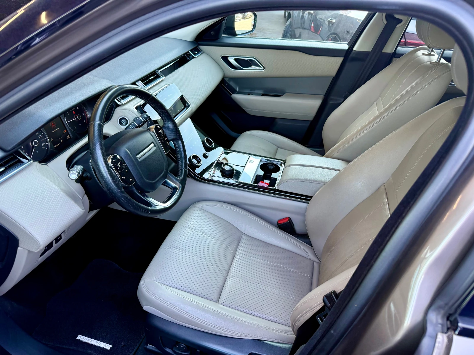 Land Rover Range Rover Velar 2.0D, снимка 14 - Автомобили и джипове - 55629515