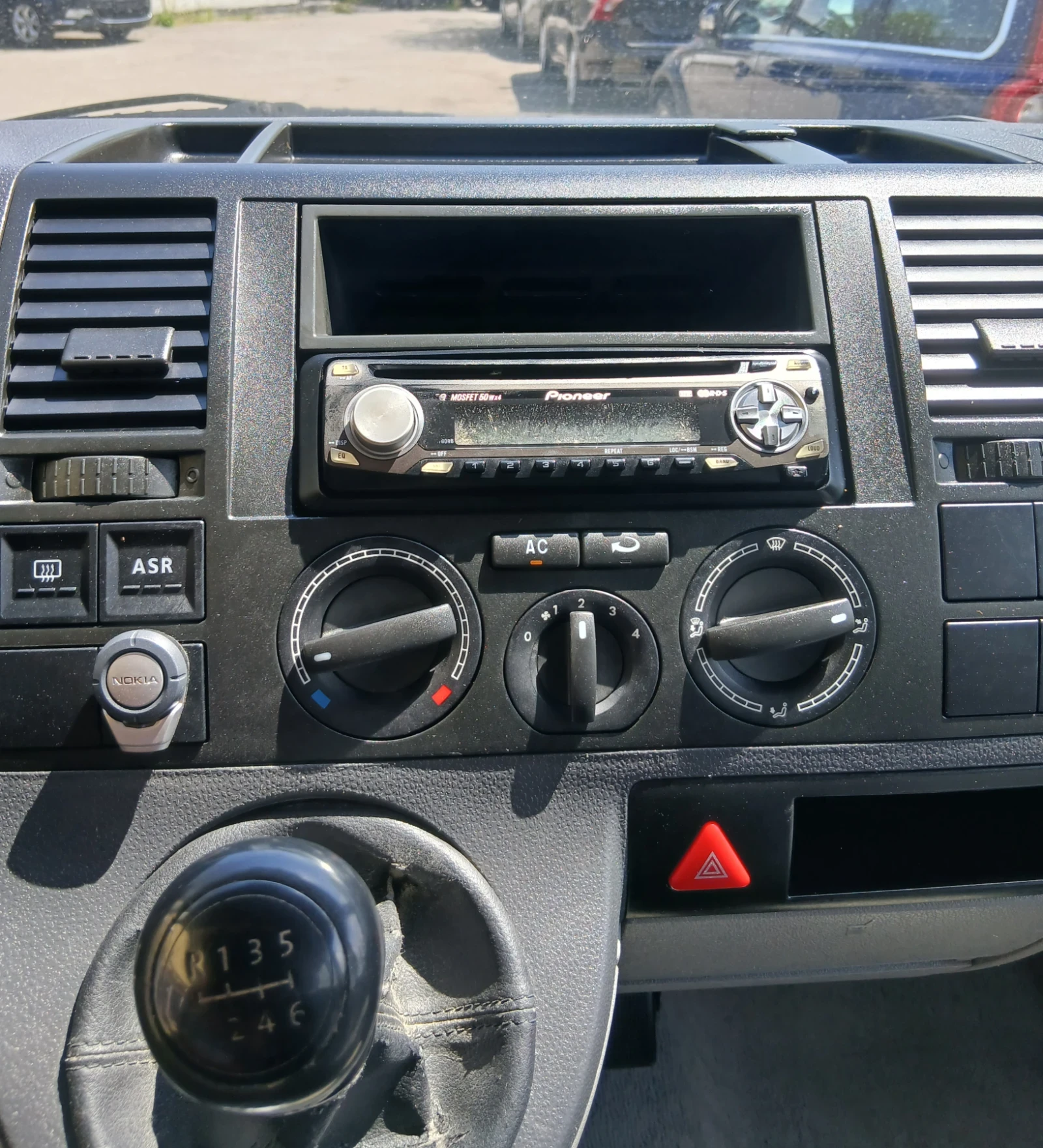 VW T5 2.5 131 к.с. 5+ 1 места климатик, снимка 12 - Бусове и автобуси - 54355722