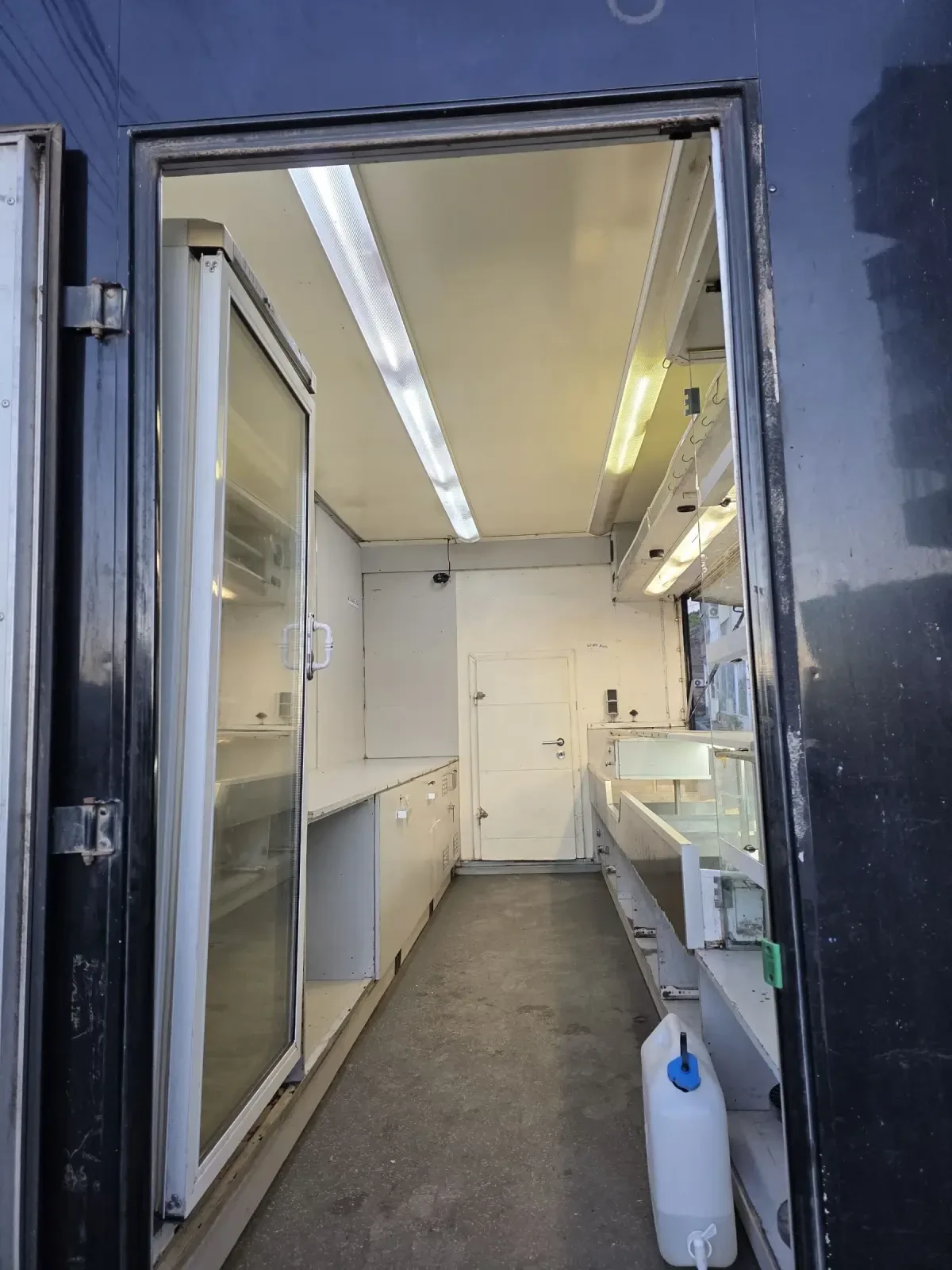 Mercedes-Benz Sprinter Търговски кемпер за бързо хранене., снимка 8 - Бусове и автобуси - 54479463