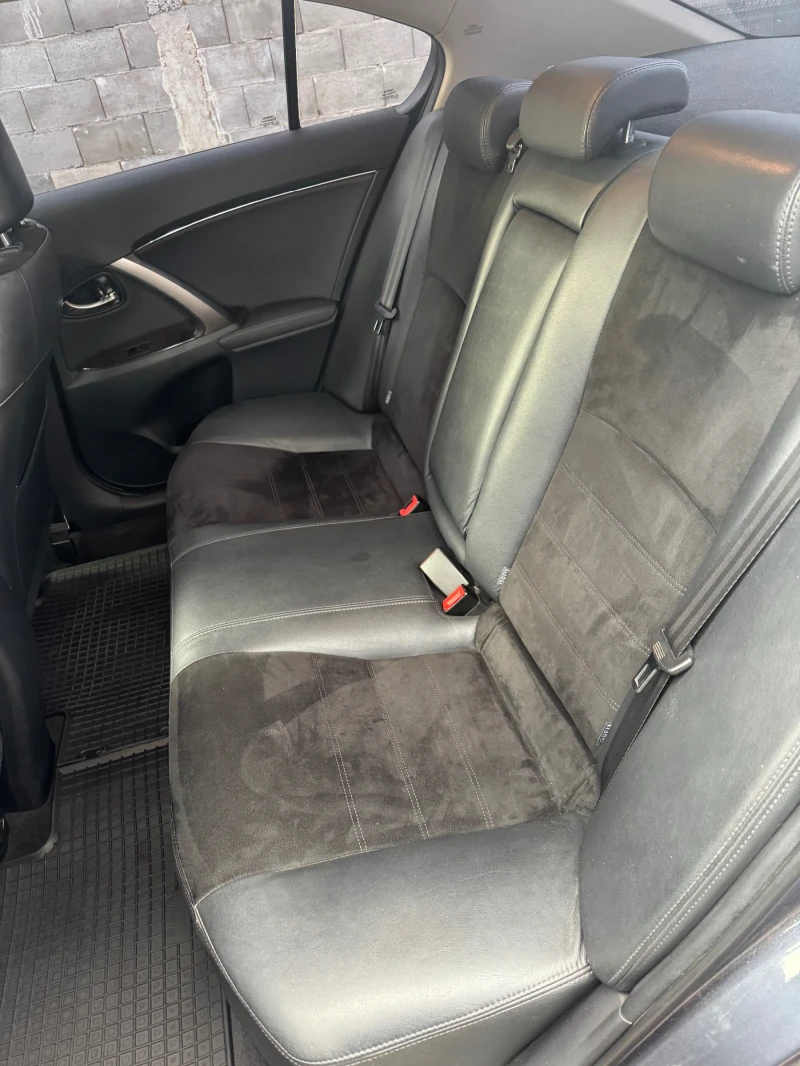 Toyota Avensis 2.0 152к.с, снимка 10 - Автомобили и джипове - 52480095