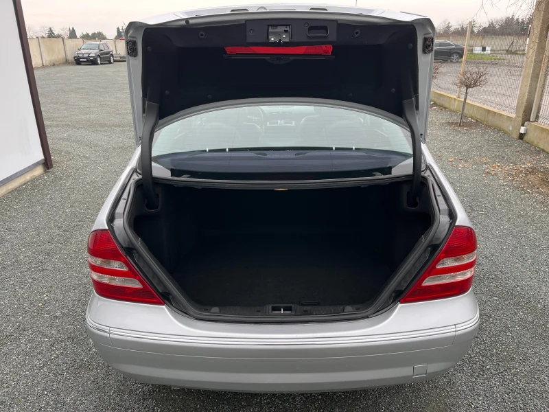 Mercedes-Benz C 220 CDI-AMG Пакет-Автоматик, снимка 16 - Автомобили и джипове - 53456950