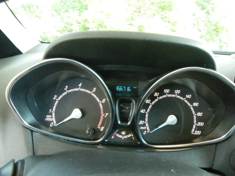 Ford Fiesta B MAX напълно обслужен с два комплекта гуми и д-ти - изображение 4