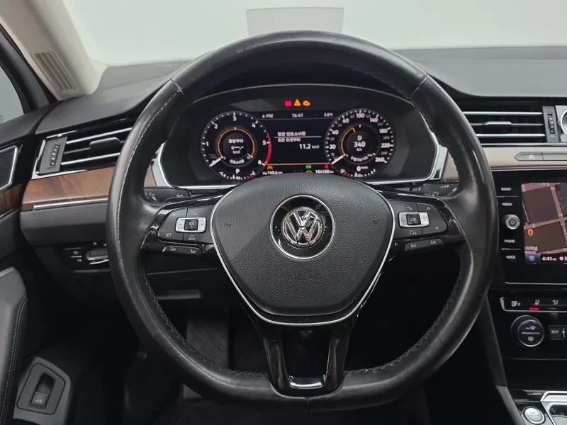 VW Passat 2.0 TDI, снимка 13 - Автомобили и джипове - 54299784