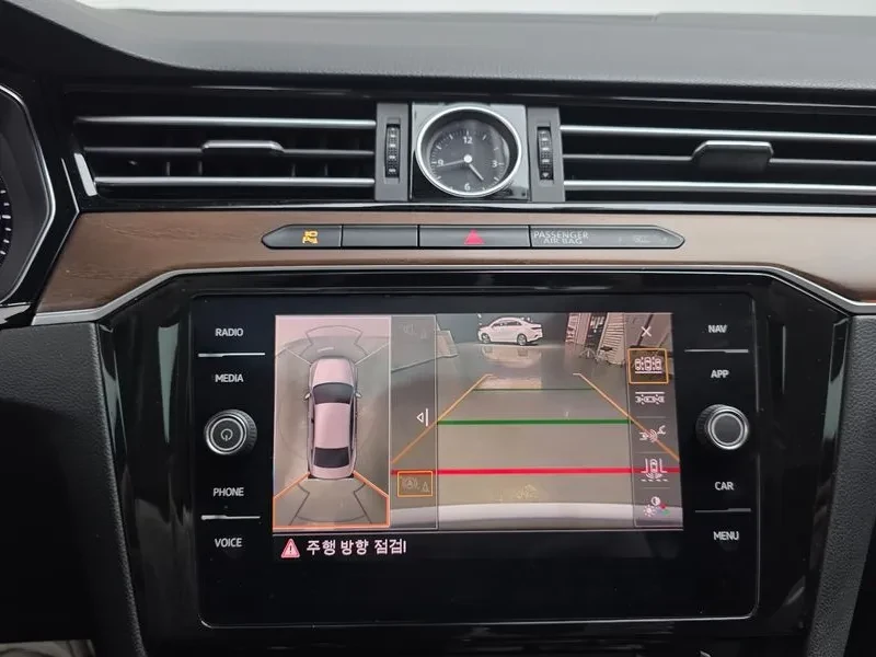 VW Passat 2.0 TDI, снимка 14 - Автомобили и джипове - 54299784