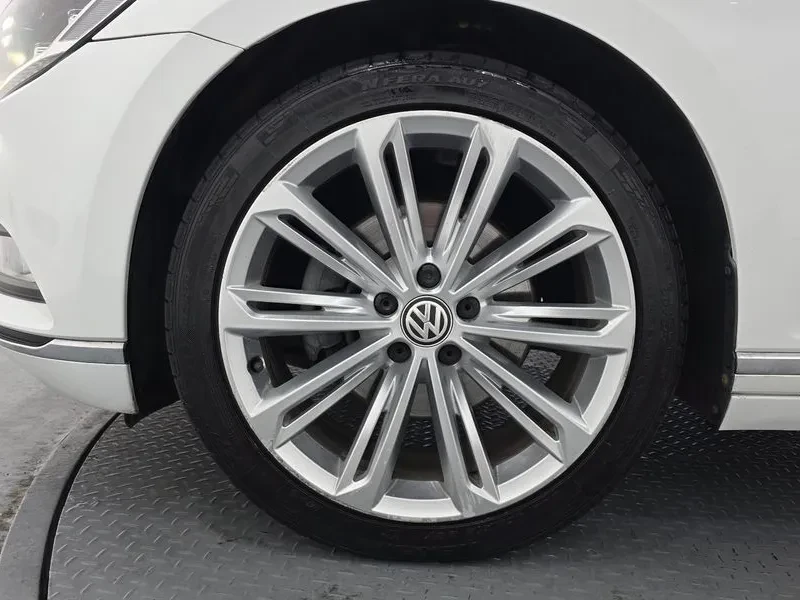 VW Passat 2.0 TDI, снимка 5 - Автомобили и джипове - 54299784