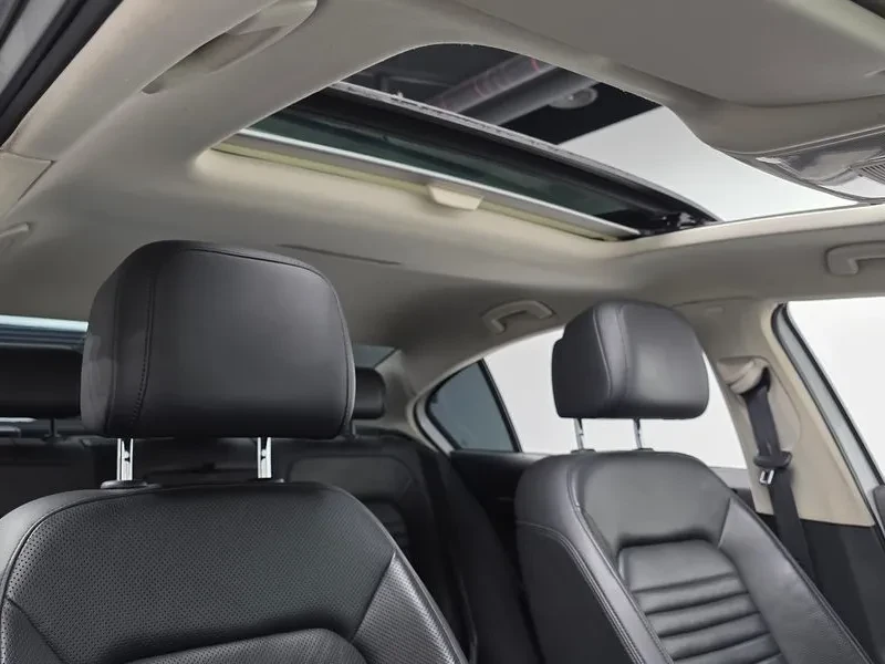 VW Passat 2.0 TDI, снимка 17 - Автомобили и джипове - 54299784