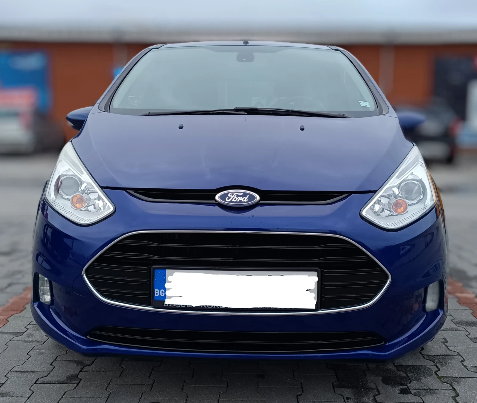 Ford Fiesta B MAX напълно обслужен с два комплекта гуми и д-ти, снимка 1