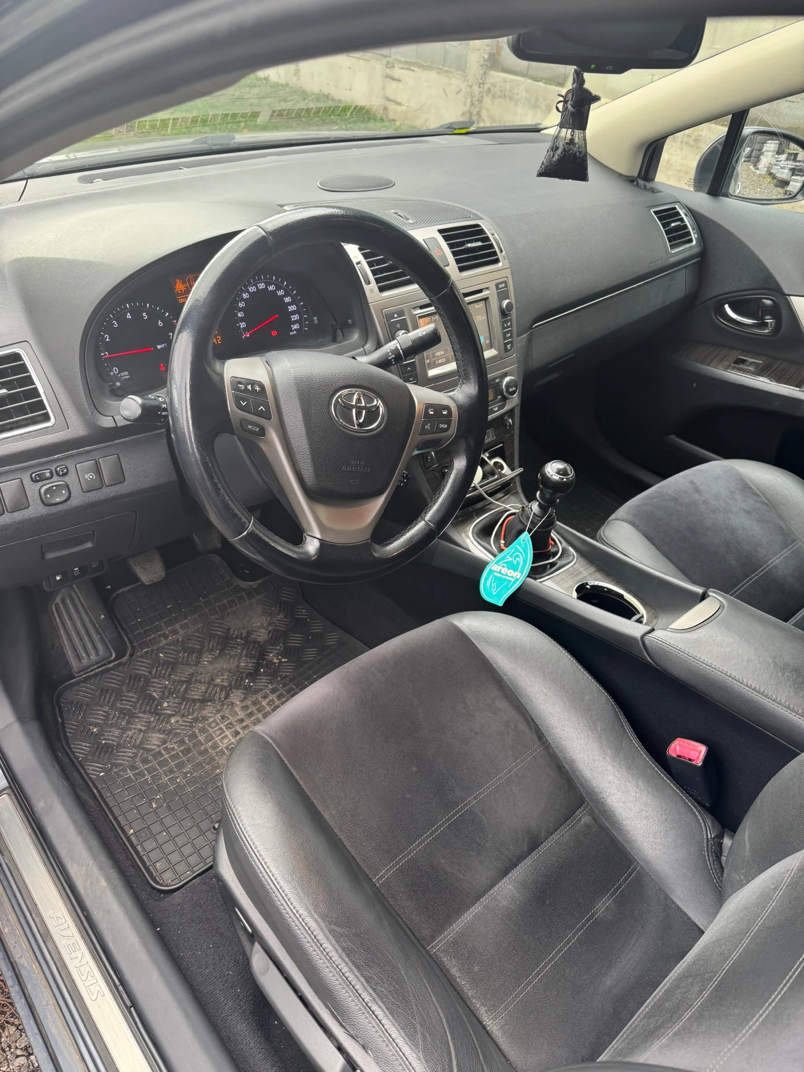 Toyota Avensis 2.0 152к.с - изображение 9