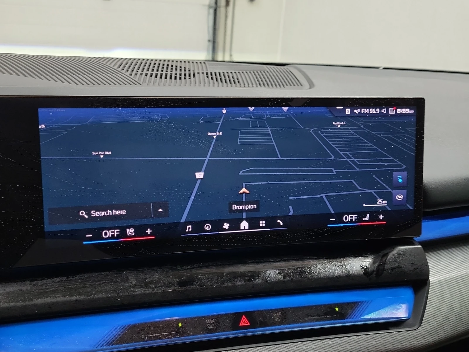 BMW i5 m60| CARFAX| PANORAMA| Червен салон| Два ключа  - изображение 9