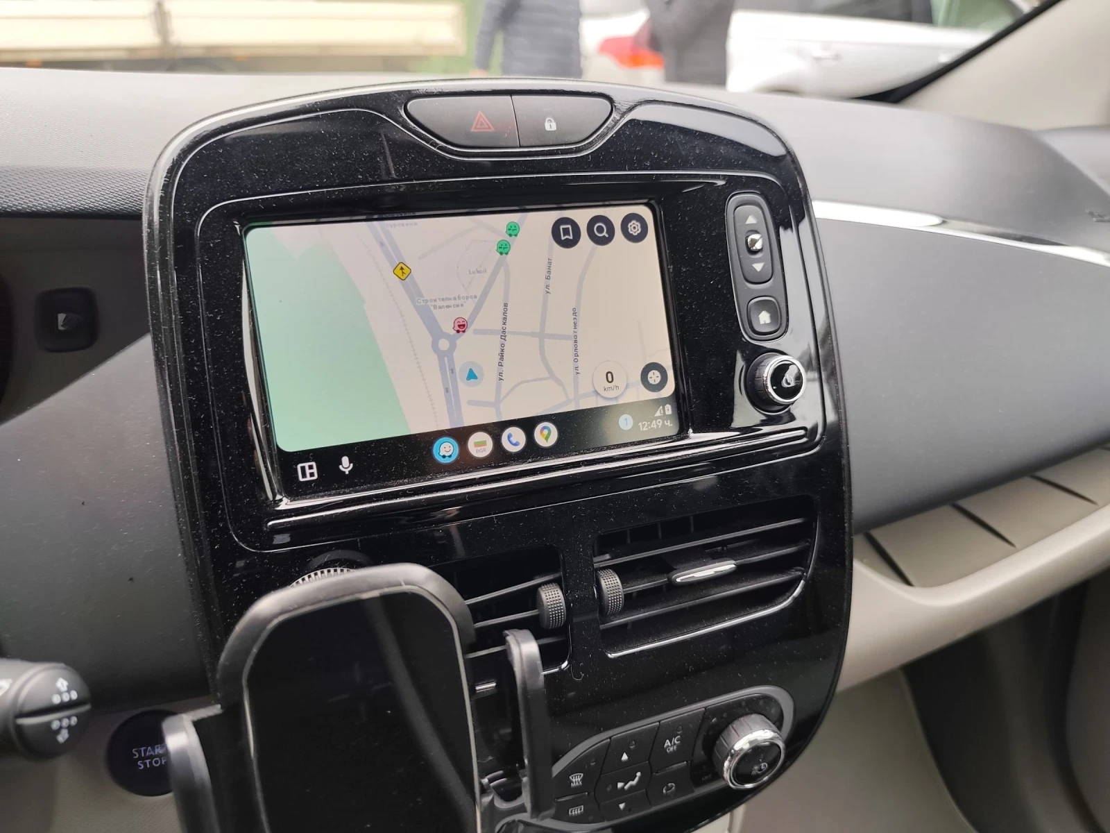 Renault Zoe, снимка 10 - Автомобили и джипове - 53734078