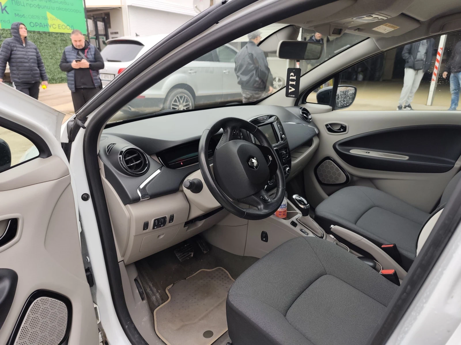 Renault Zoe, снимка 8 - Автомобили и джипове - 53734078