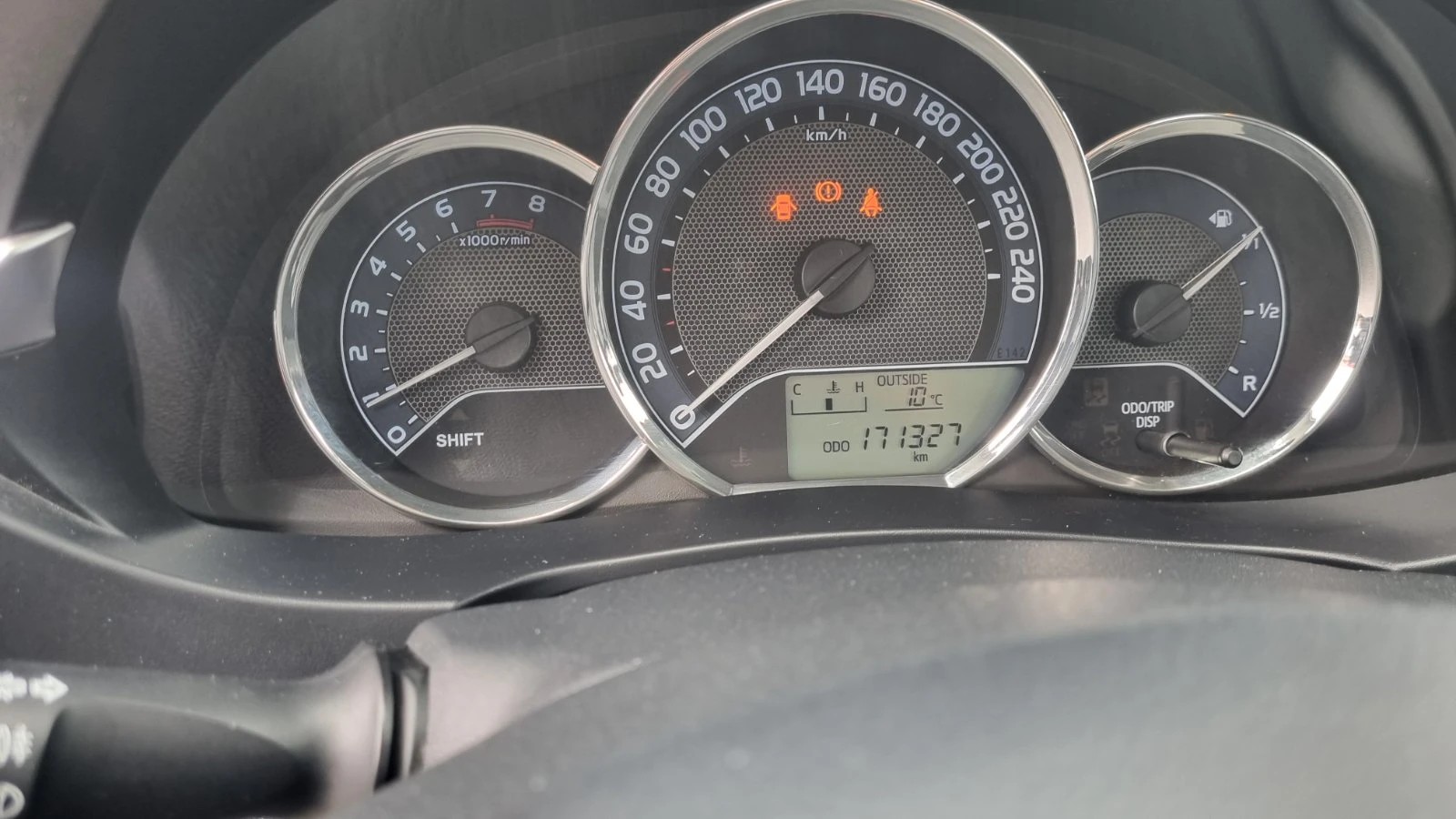 Toyota Corolla 1, 6 VVT-i LUNA, снимка 7 - Автомобили и джипове - 54047337