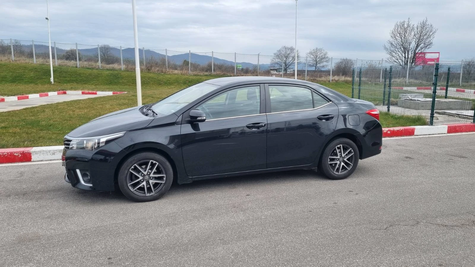 Toyota Corolla 1, 6 VVT-i LUNA, снимка 12 - Автомобили и джипове - 54047337