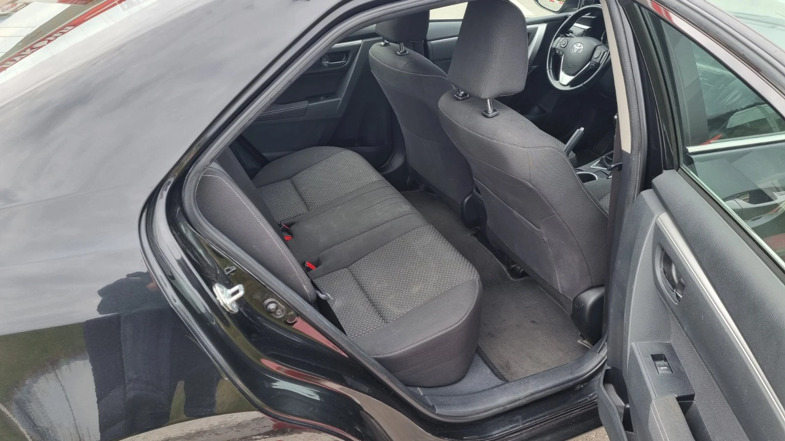 Toyota Corolla 1, 6 VVT-i LUNA, снимка 10 - Автомобили и джипове - 54047337