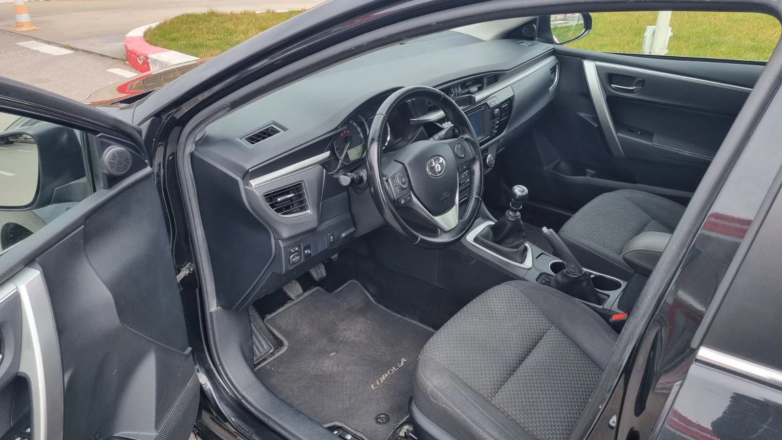 Toyota Corolla 1, 6 VVT-i LUNA, снимка 8 - Автомобили и джипове - 54047337