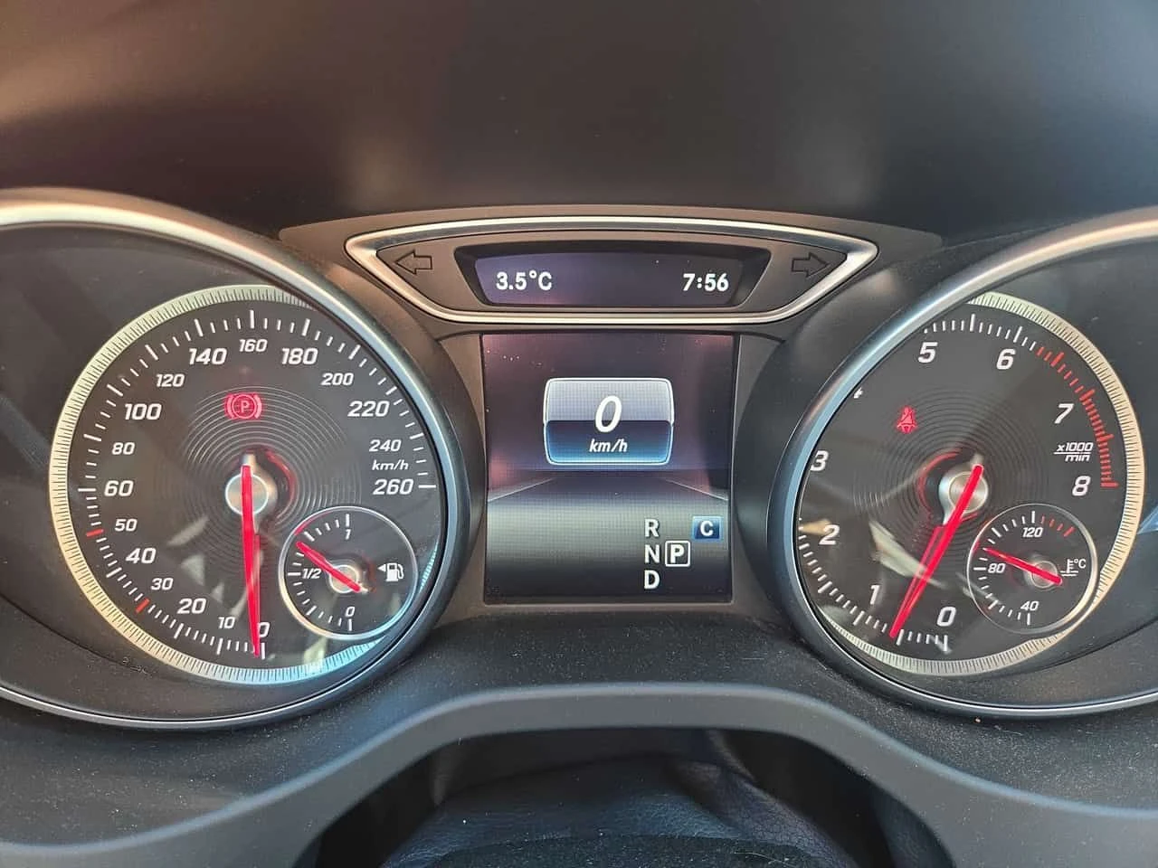 Mercedes-Benz CLA * 250 * ПОДГРЕВИ* KEYLESS* , снимка 8 - Автомобили и джипове - 54160842