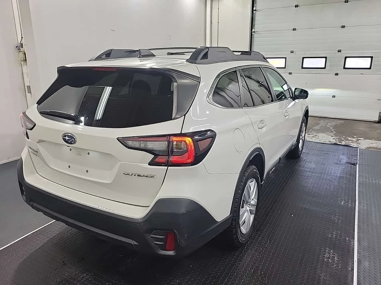 Subaru Outback Convenience| ПОДГРЕВИ| 2 КЛЮЧА| CARFAX| АВТОКРЕДИТ, снимка 4 - Автомобили и джипове - 54656340