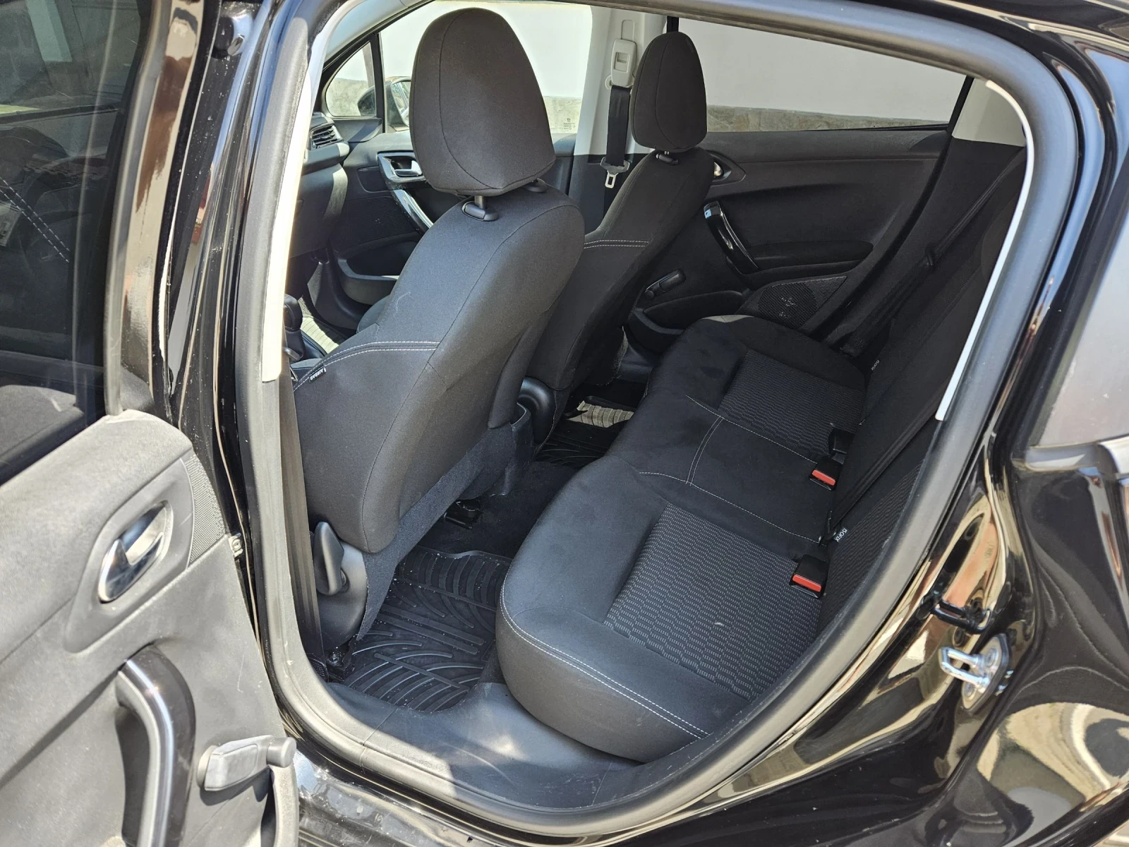 Peugeot 208, снимка 11 - Автомобили и джипове - 55385672