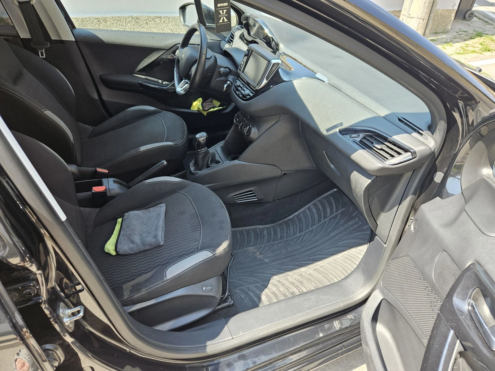 Peugeot 208, снимка 7 - Автомобили и джипове - 55385672