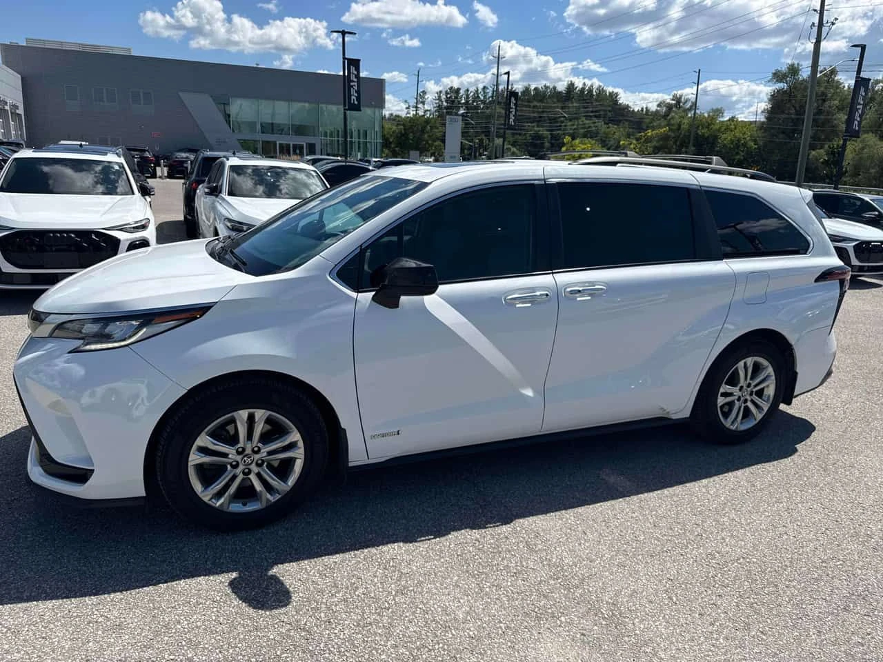 Toyota Sienna * AWD * АВТОКРЕДИТ БЕЗ ПЪРВОНАЧАЛНА ВНОСКА* , снимка 2 - Автомобили и джипове - 55501641
