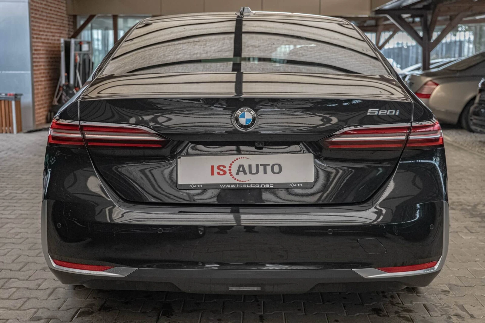 BMW 520  i/Harman Kardon/HuD/360Камера/3D View/Обдухване, снимка 4 - Автомобили и джипове - 55686519
