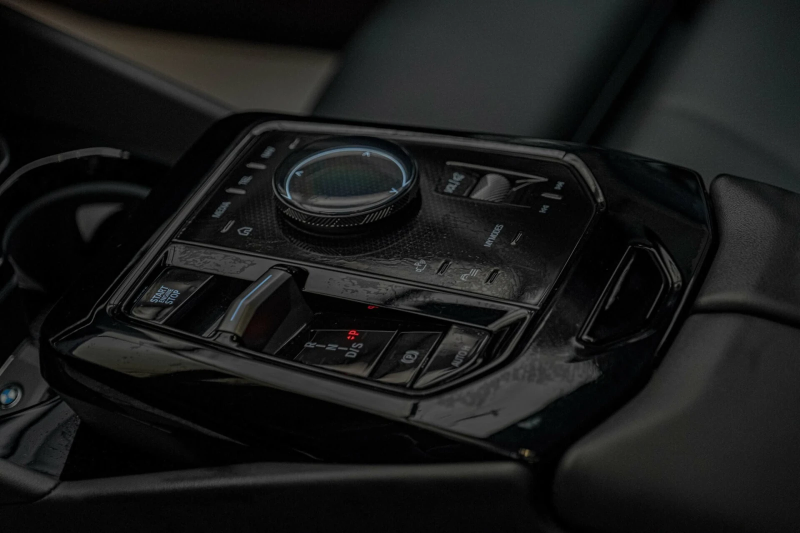 BMW 520  i/Harman Kardon/HuD/360Камера/3D View/Обдухване, снимка 11 - Автомобили и джипове - 55686519