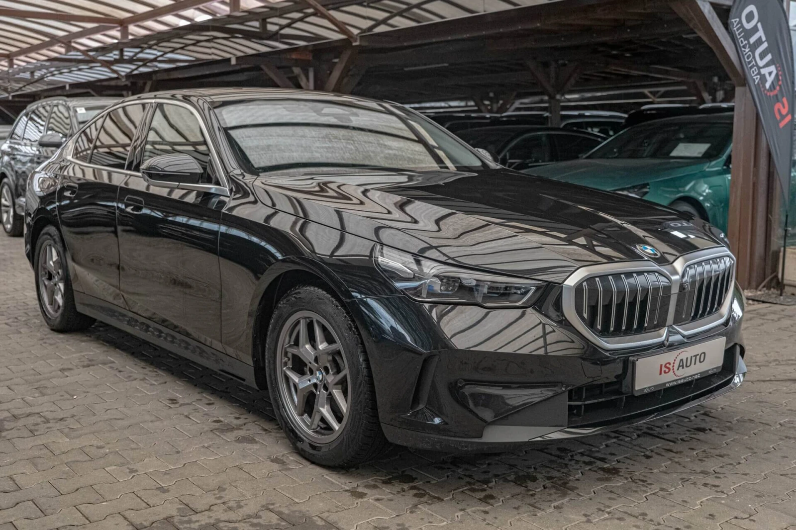 BMW 520  i/Harman Kardon/HuD/360Камера/3D View/Обдухване, снимка 2 - Автомобили и джипове - 55686519