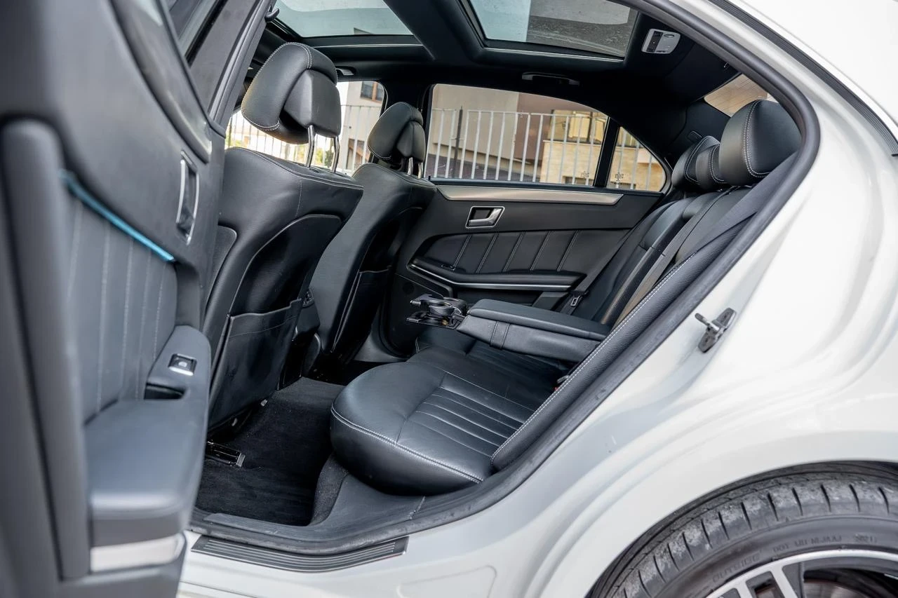 Mercedes-Benz E 220 CDI-9G-PANORAMA-AVANTGARDE-AMBIENT-FULL LED-TOP, снимка 16 - Автомобили и джипове - 55695101