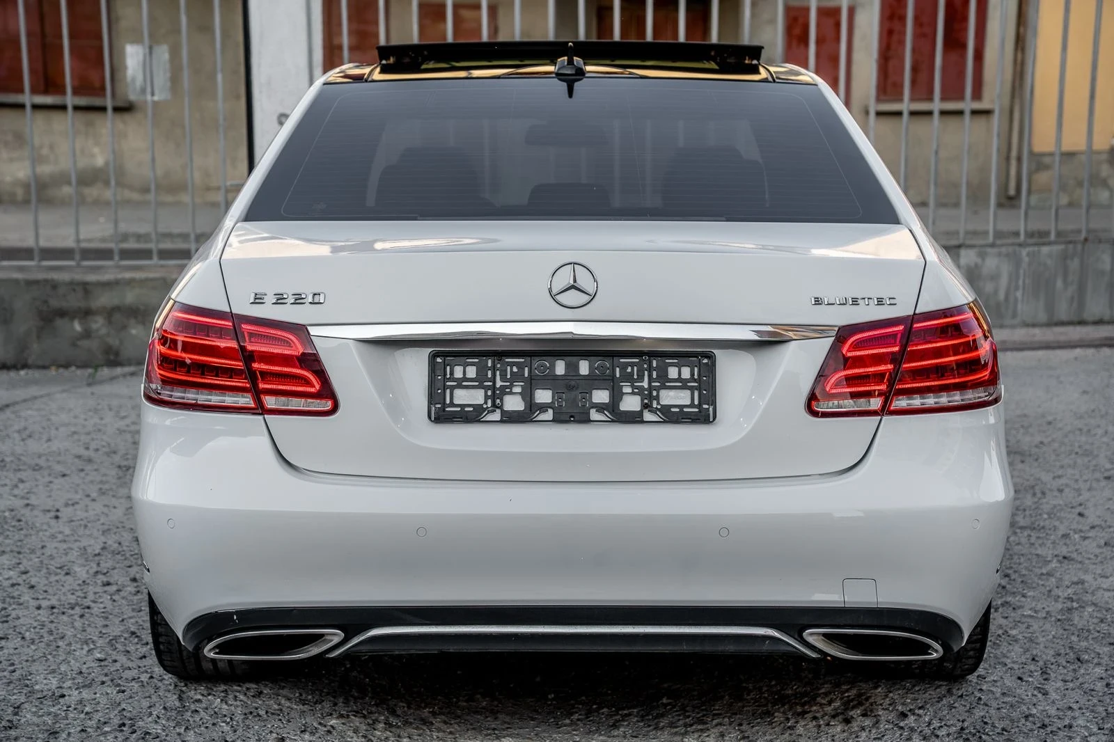 Mercedes-Benz E 220 CDI-9G-PANORAMA-AVANTGARDE-AMBIENT-FULL LED-TOP, снимка 6 - Автомобили и джипове - 55695101