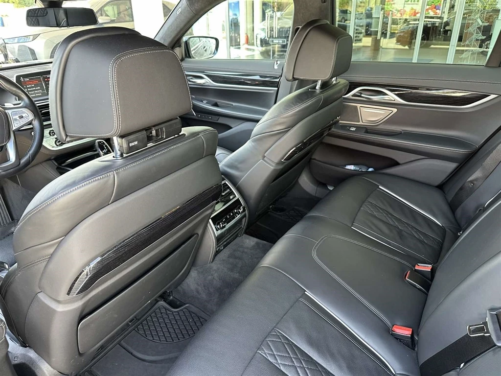 BMW 740 xDrive, снимка 9 - Автомобили и джипове - 55901446