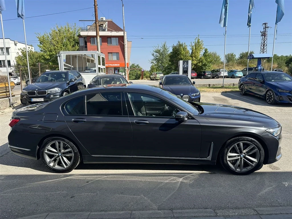 BMW 740 xDrive, снимка 13 - Автомобили и джипове - 55901446