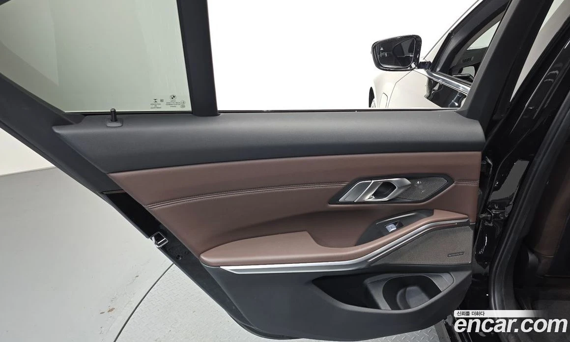BMW 330 330e Luxury, снимка 13 - Автомобили и джипове - 56270295