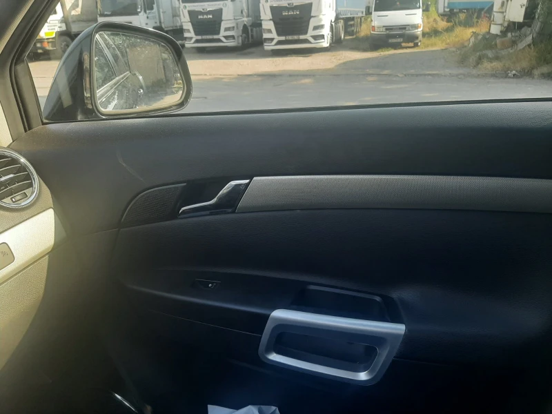 Opel Antara, снимка 8 - Автомобили и джипове - 50976550
