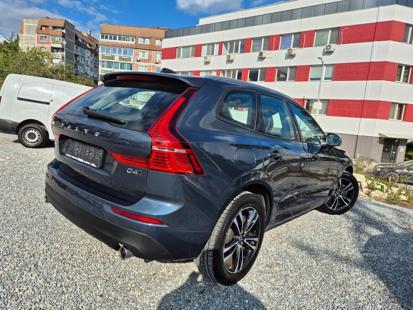 Volvo XC60 2.0 D4-AWD-8-GEARTRONIC - изображение 2