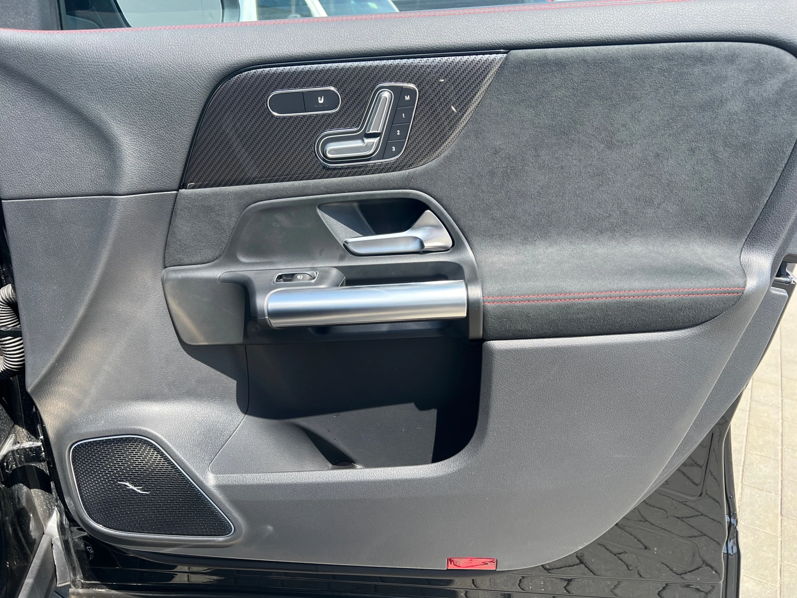 Mercedes-Benz GLA 220 4MATIC, снимка 10 - Автомобили и джипове - 52722067