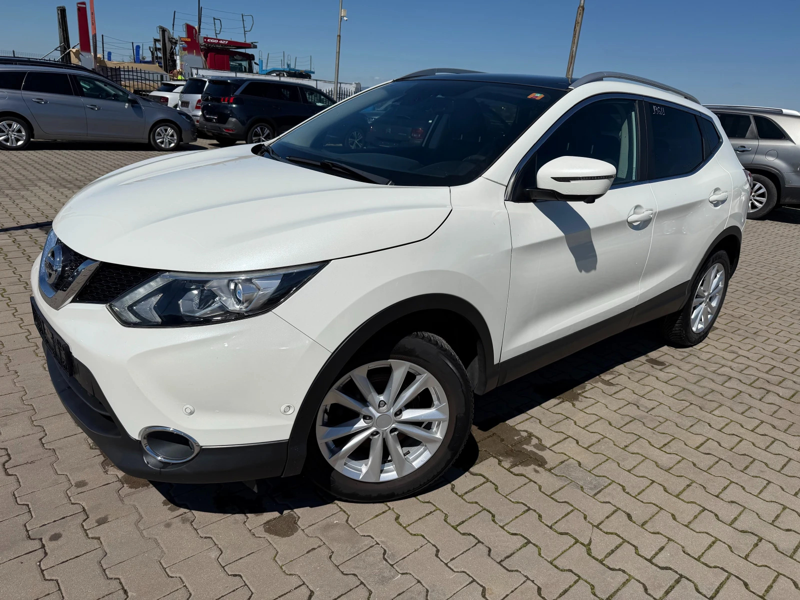 Nissan Qashqai 1.2i AVTOMAT/NAVI/KOJA/KAMERA 360/PANORAMA EURO 6  | Auto.bg — изображение 1