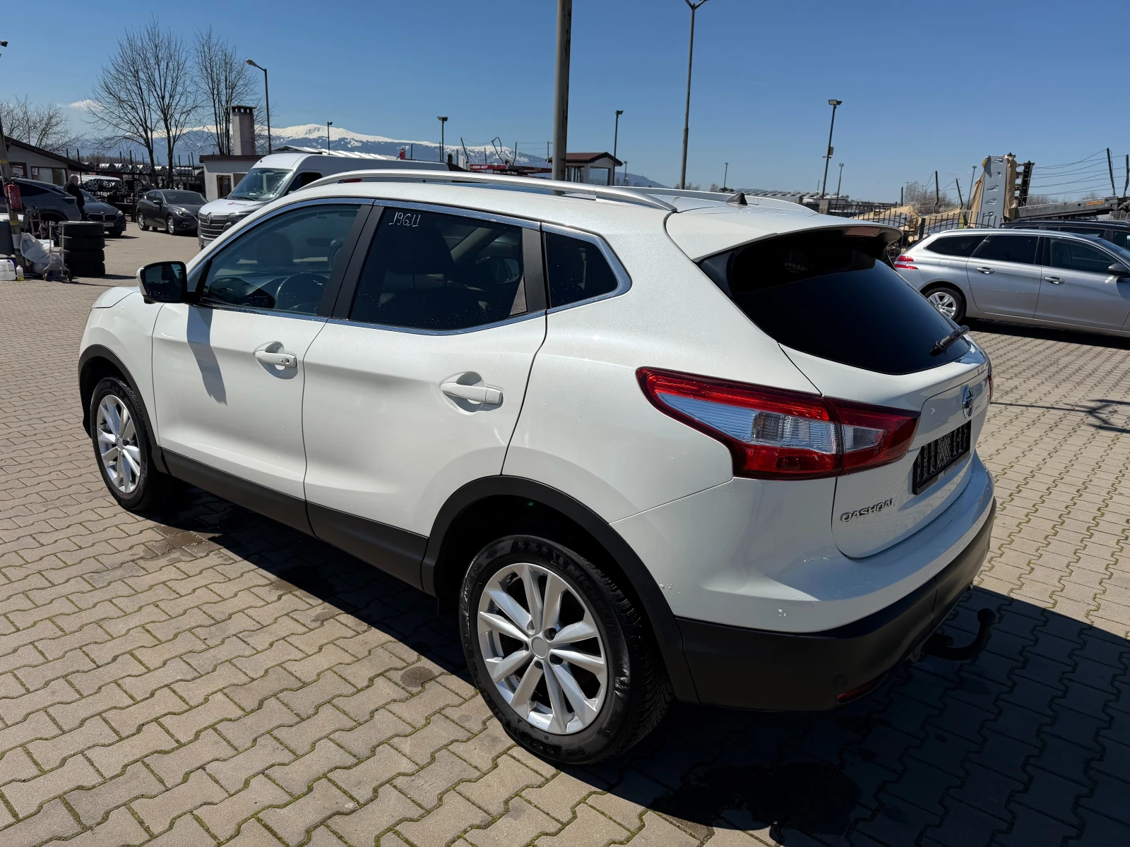 Nissan Qashqai 1.2i AVTOMAT/NAVI/KOJA/KAMERA 360/PANORAMA EURO 6 , снимка 8 - Автомобили и джипове - 54111415