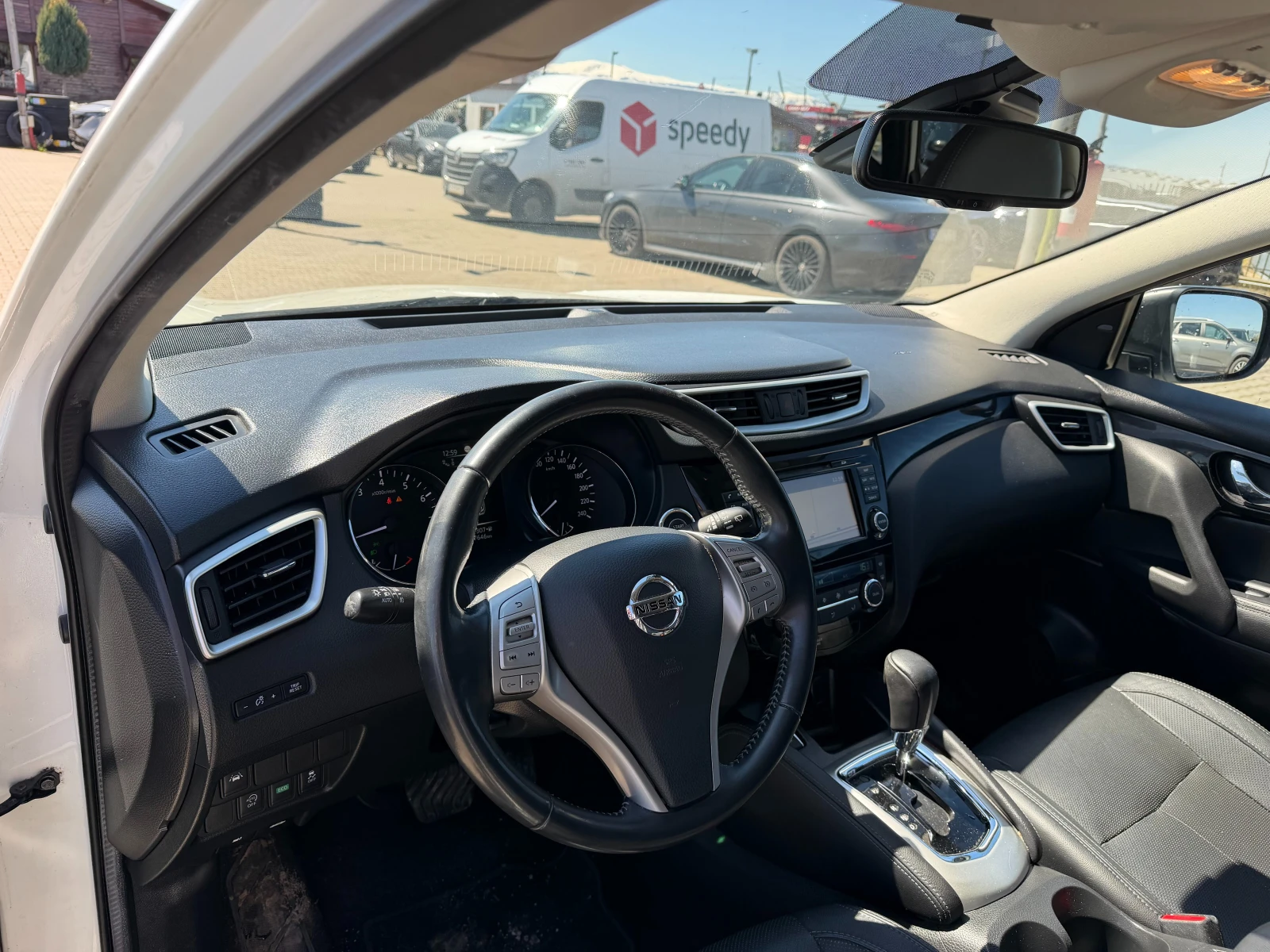 Nissan Qashqai 1.2i AVTOMAT/NAVI/KOJA/KAMERA 360/PANORAMA EURO 6 , снимка 14 - Автомобили и джипове - 54111415