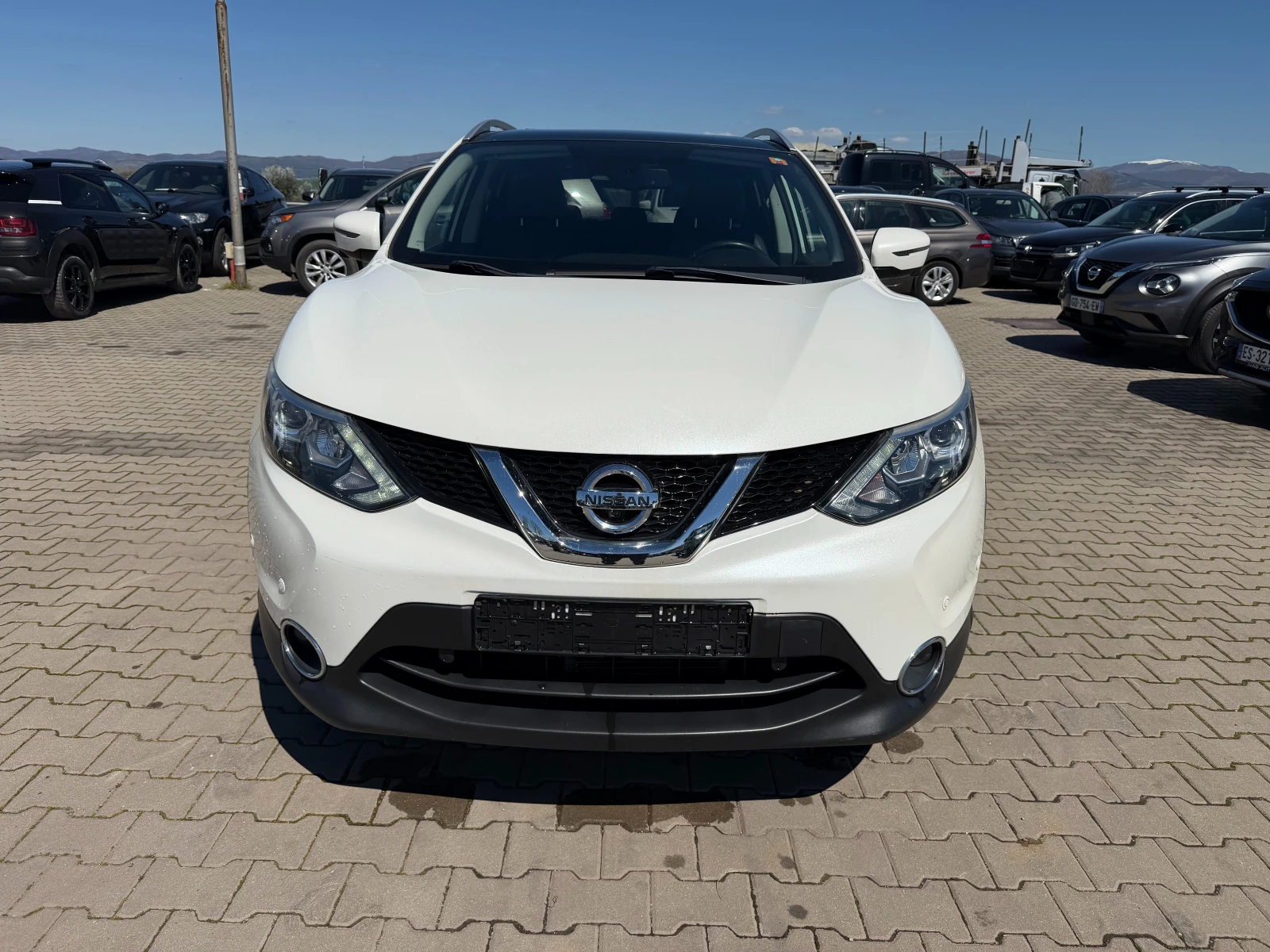 Nissan Qashqai 1.2i AVTOMAT/NAVI/KOJA/KAMERA 360/PANORAMA EURO 6 , снимка 3 - Автомобили и джипове - 54111415