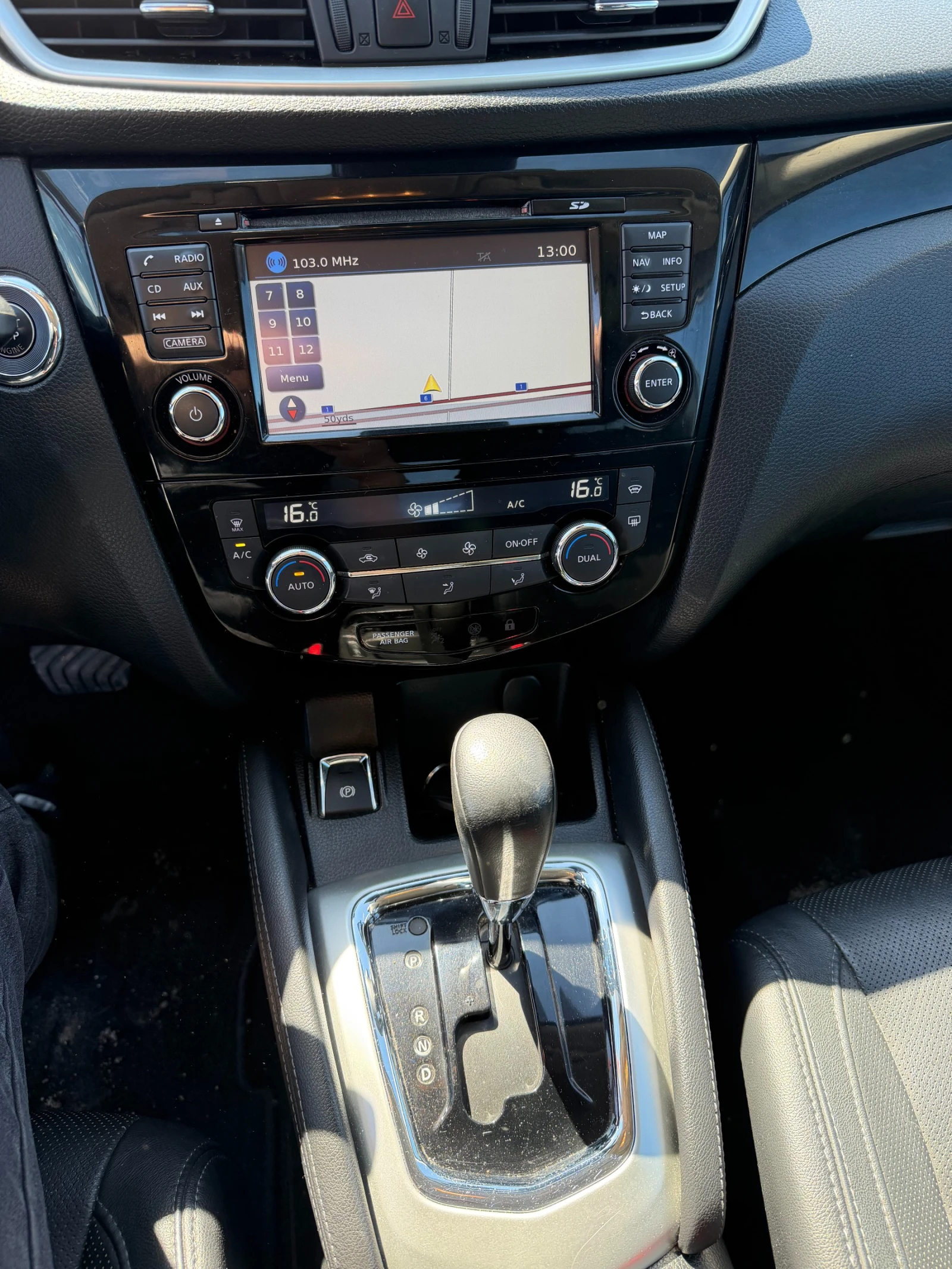 Nissan Qashqai 1.2i AVTOMAT/NAVI/KOJA/KAMERA 360/PANORAMA EURO 6 , снимка 15 - Автомобили и джипове - 54111415