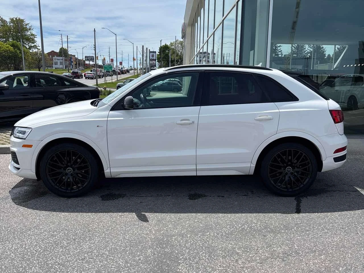 Audi Q3 * Technik * BOSE* PANORAMA* ПОДГРЕВИ* , снимка 2 - Автомобили и джипове - 54527791