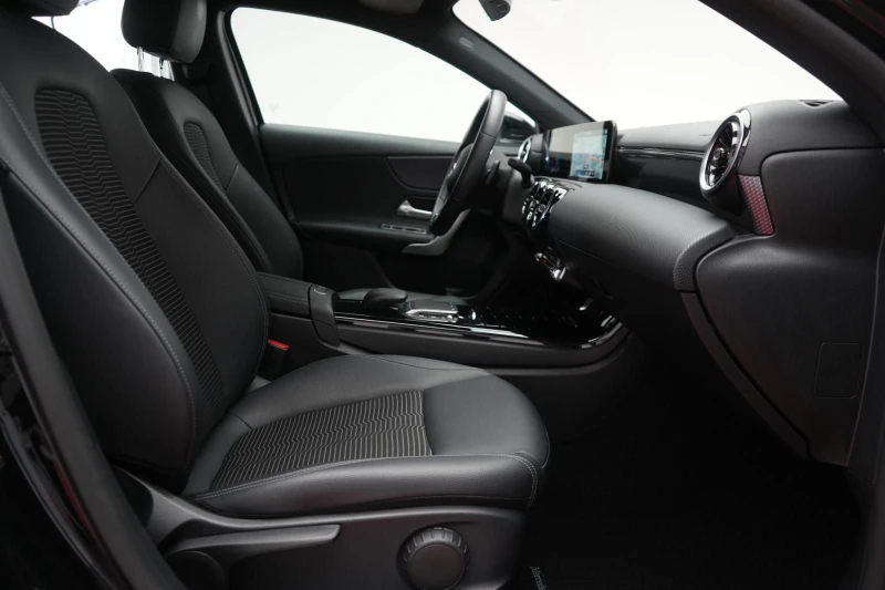 Mercedes-Benz A 220 d Progressive, снимка 3 - Автомобили и джипове - 23599468