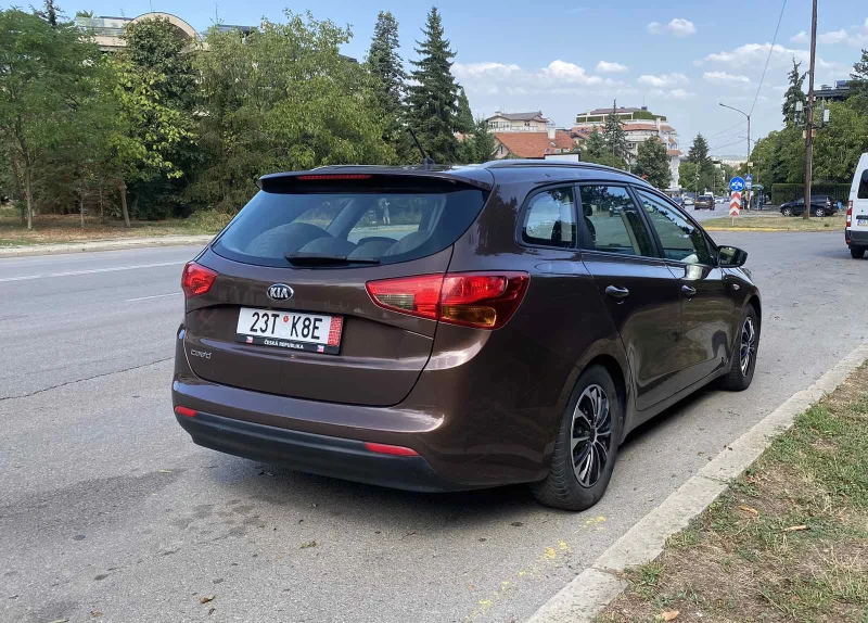 Kia Ceed 1.4 , снимка 4 - Автомобили и джипове - 47172747