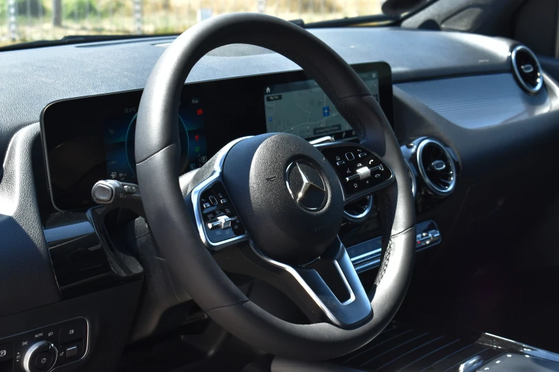 Mercedes-Benz B 200 ДИГИТАЛ* FULL-LED* РАВЕН НА НОВ, снимка 10 - Автомобили и джипове - 50964967